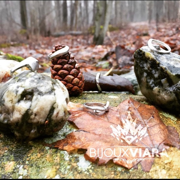 Ring Sterling Silver with two Canadian Diamonds - Picture 5 of 5